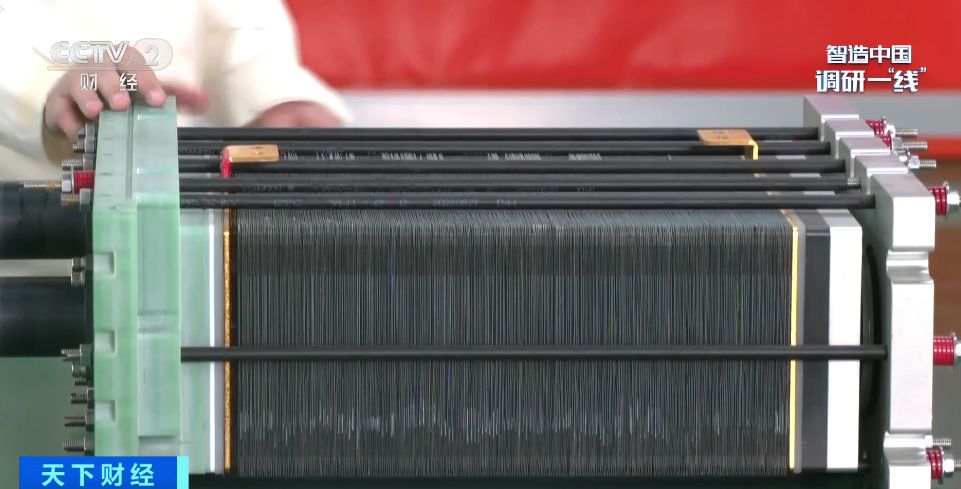 機器人讓工作效率提高1000%!記者探訪氫燃料電池系統生產線→