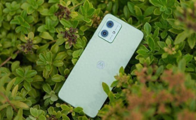 摩托羅拉贏了,5000萬像素+5000mAh+256GB大內存,僅999元