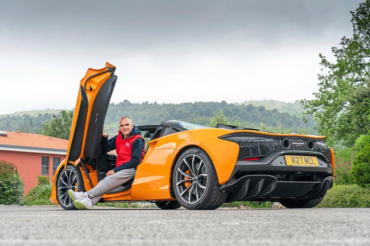 享受樂趣:邁凱倫Artura Spider