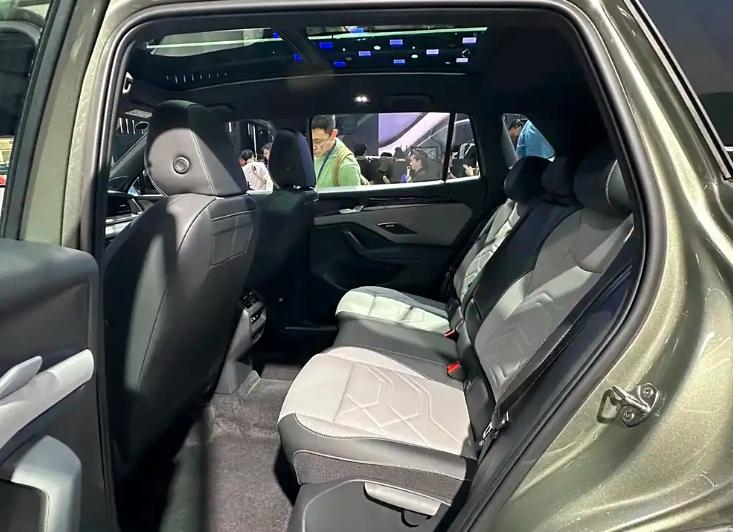 2024廣州車展 | 探岳L正式亮相 尺寸升級 3塊屏+3套動力 搭載大疆智駕