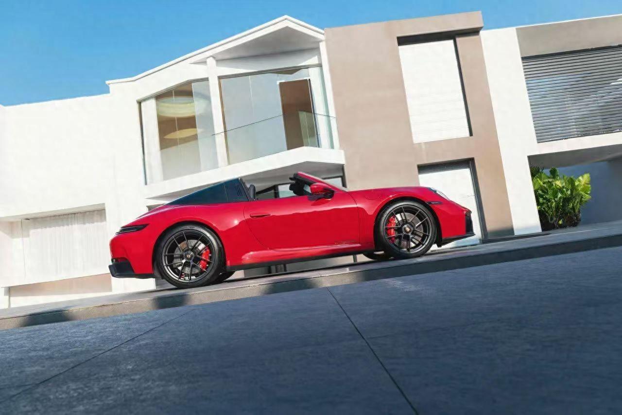 新款911亮相,保時捷:加速電氣化領域布局