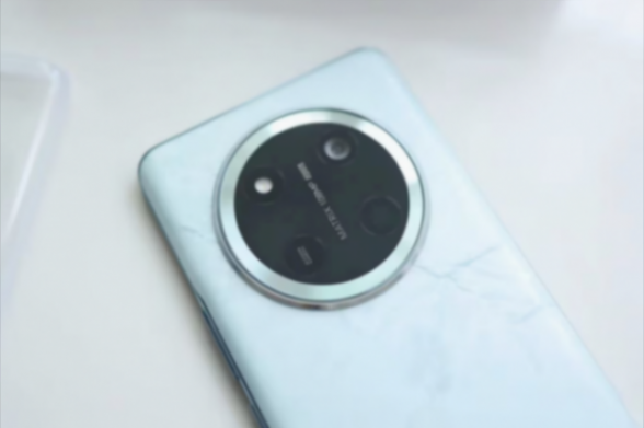 榮耀太猛了!耐摔曲屏+3840HZ+6600mAh+衛(wèi)星通信,僅售1499元