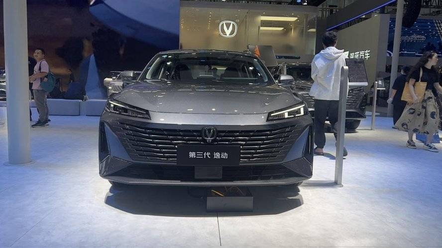 廣州車展人氣家轎!長(zhǎng)安第三代逸動(dòng)智升級(jí)來(lái)襲
