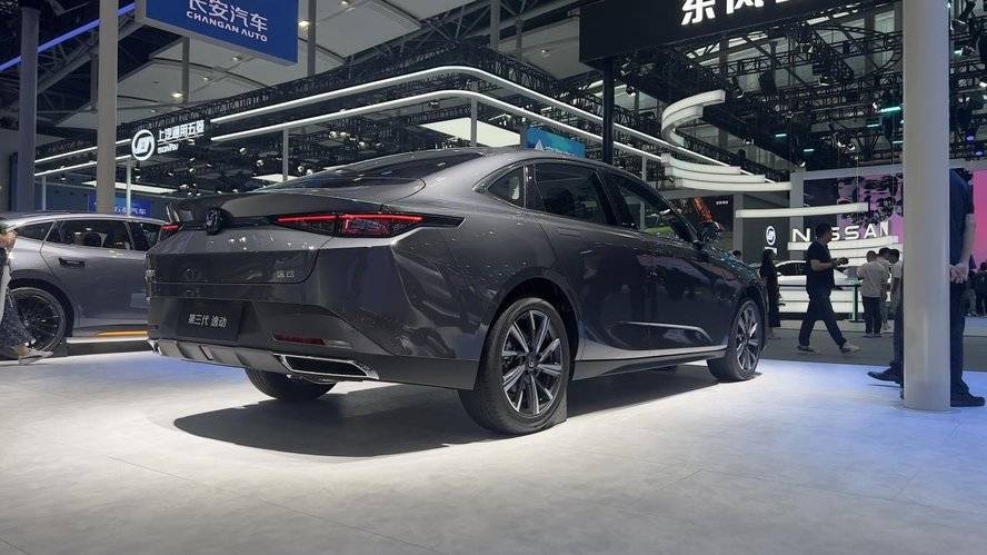 廣州車展人氣家轎!長(zhǎng)安第三代逸動(dòng)智升級(jí)來(lái)襲