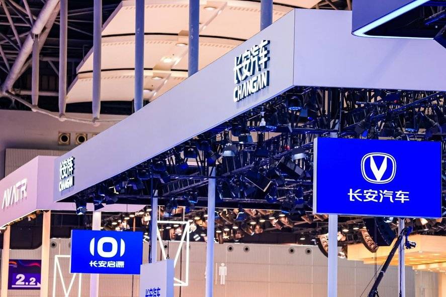 廣州車展人氣家轎!長(zhǎng)安第三代逸動(dòng)智升級(jí)來(lái)襲