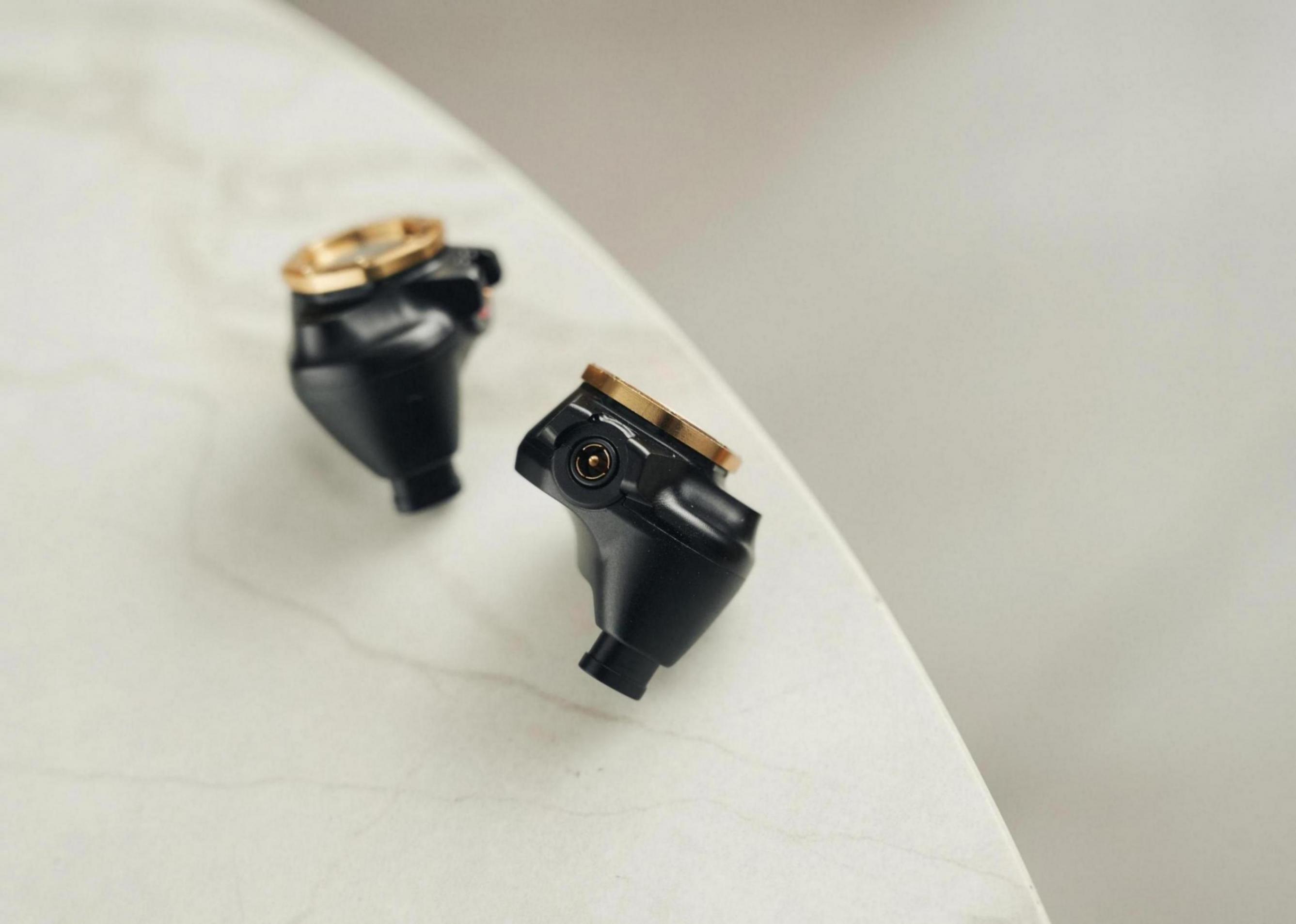 聽?wèi)T了高級(jí)動(dòng)圈,那“高級(jí)平板”是啥樣的?Madoo Typ622