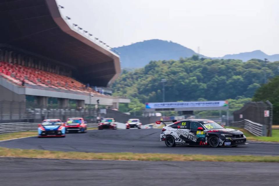 CIVIC TYPE R:奪冠 我很在行!