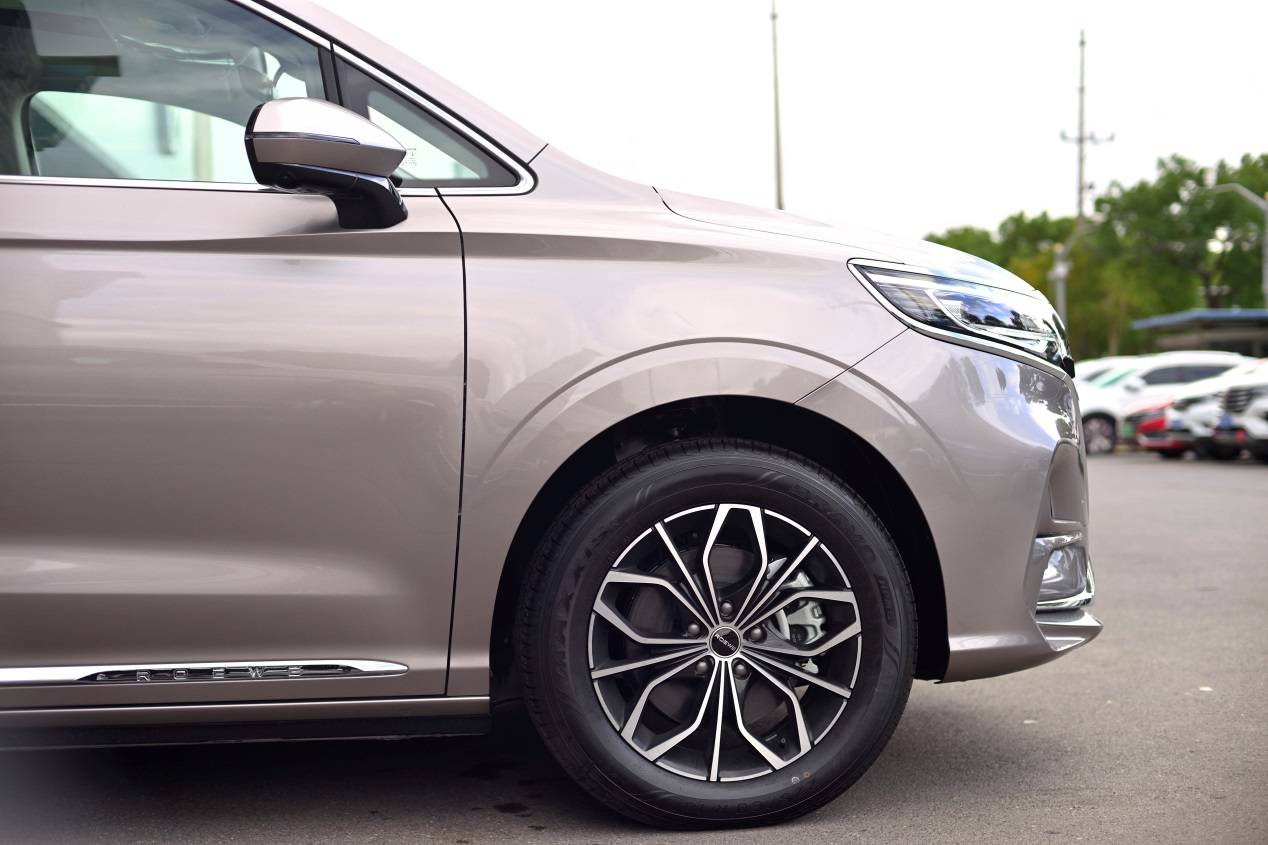 最適合家庭出行的“低油耗 長續航”MPV—榮威iMAX8 DMH新陸尊 _DSC9530_020