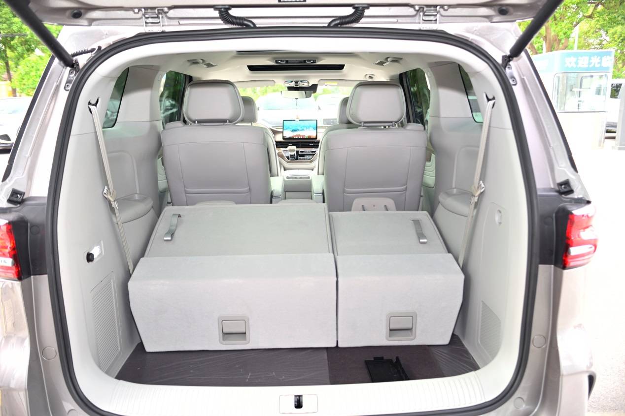 最適合家庭出行的“低油耗 長續航”MPV—榮威iMAX8 DMH新陸尊 _DSC9637_127