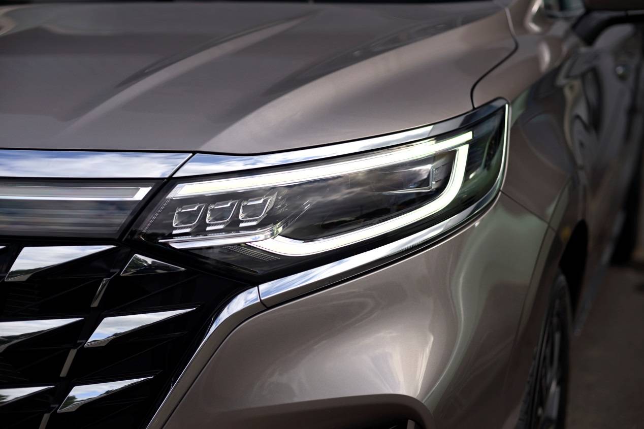 最適合家庭出行的“低油耗 長續航”MPV—榮威iMAX8 DMH新陸尊 _DSC9517_007