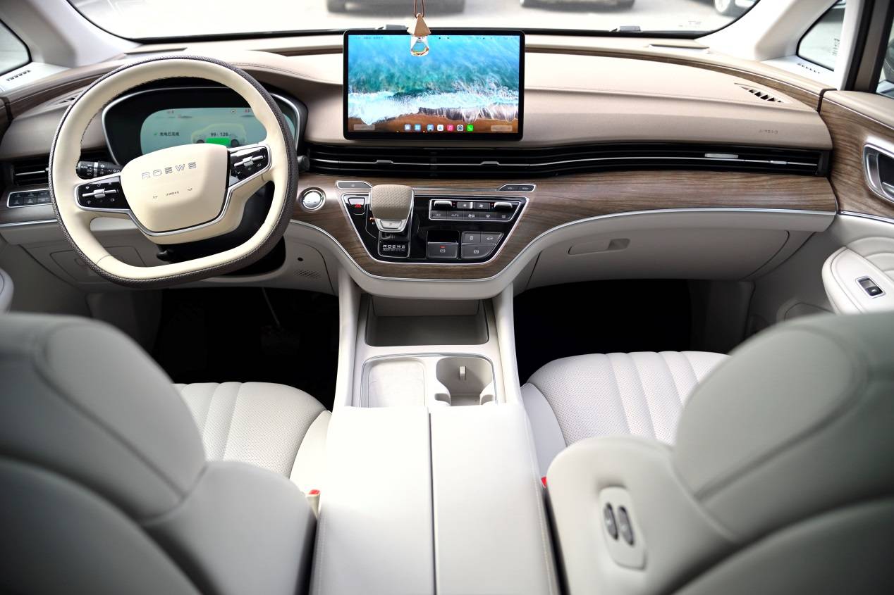 最適合家庭出行的“低油耗 長續航”MPV—榮威iMAX8 DMH新陸尊 _DSC9632_122