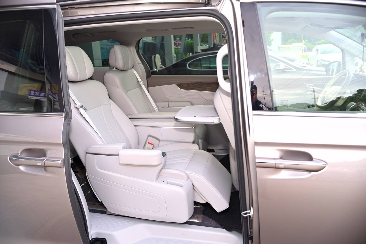 最適合家庭出行的“低油耗 長續航”MPV—榮威iMAX8 DMH新陸尊 _DSC9625_115