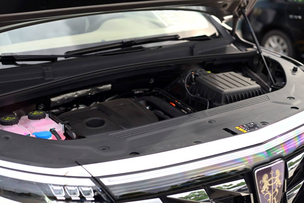 最適合家庭出行的“低油耗 長續航”MPV—榮威iMAX8 DMH新陸尊 _DSC9577_067