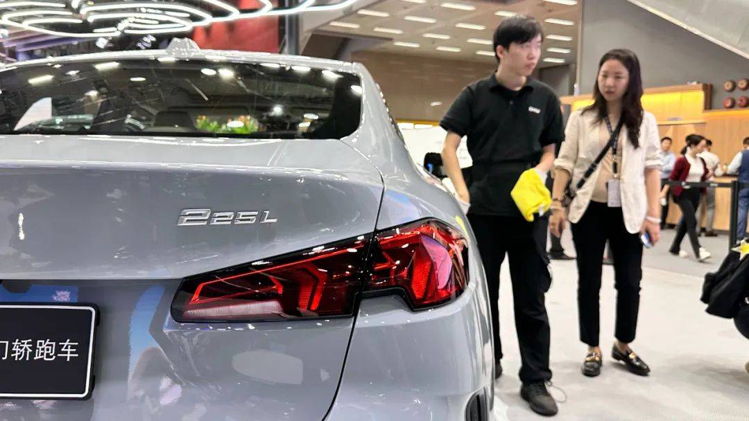 第一款國產(chǎn)的M性能轎車,搭載BMW最強(qiáng)2.0T四缸機(jī),還加長110mm!
