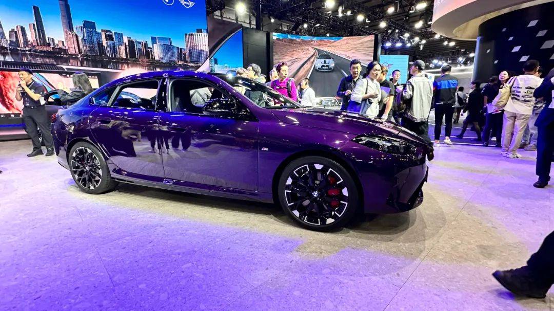 第一款國產(chǎn)的M性能轎車,搭載BMW最強(qiáng)2.0T四缸機(jī),還加長110mm!