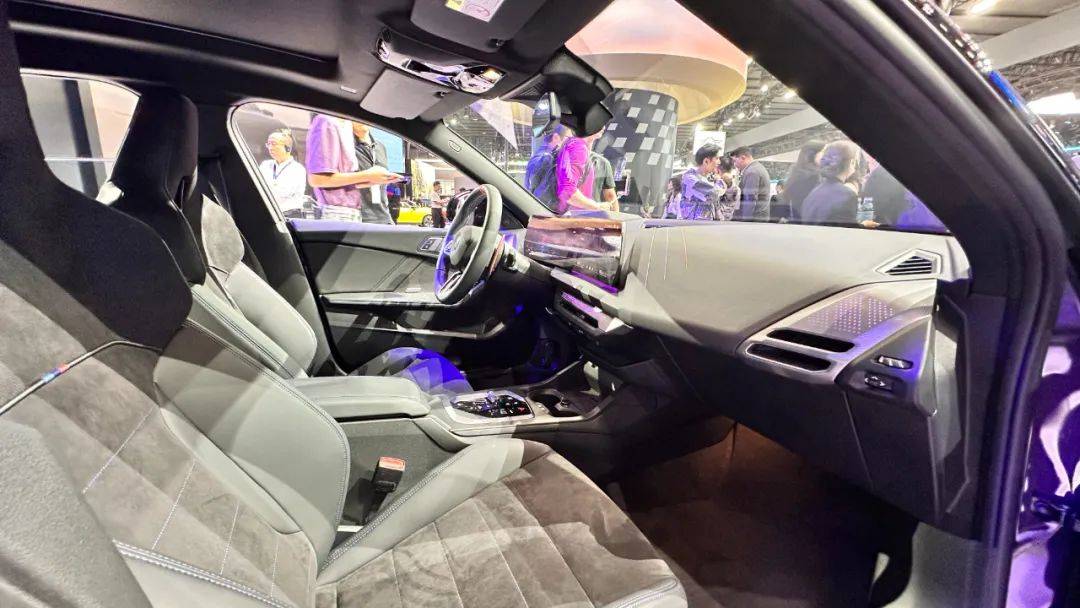 第一款國產(chǎn)的M性能轎車,搭載BMW最強(qiáng)2.0T四缸機(jī),還加長110mm!