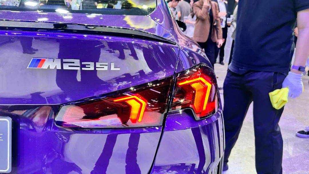 第一款國產(chǎn)的M性能轎車,搭載BMW最強(qiáng)2.0T四缸機(jī),還加長110mm!