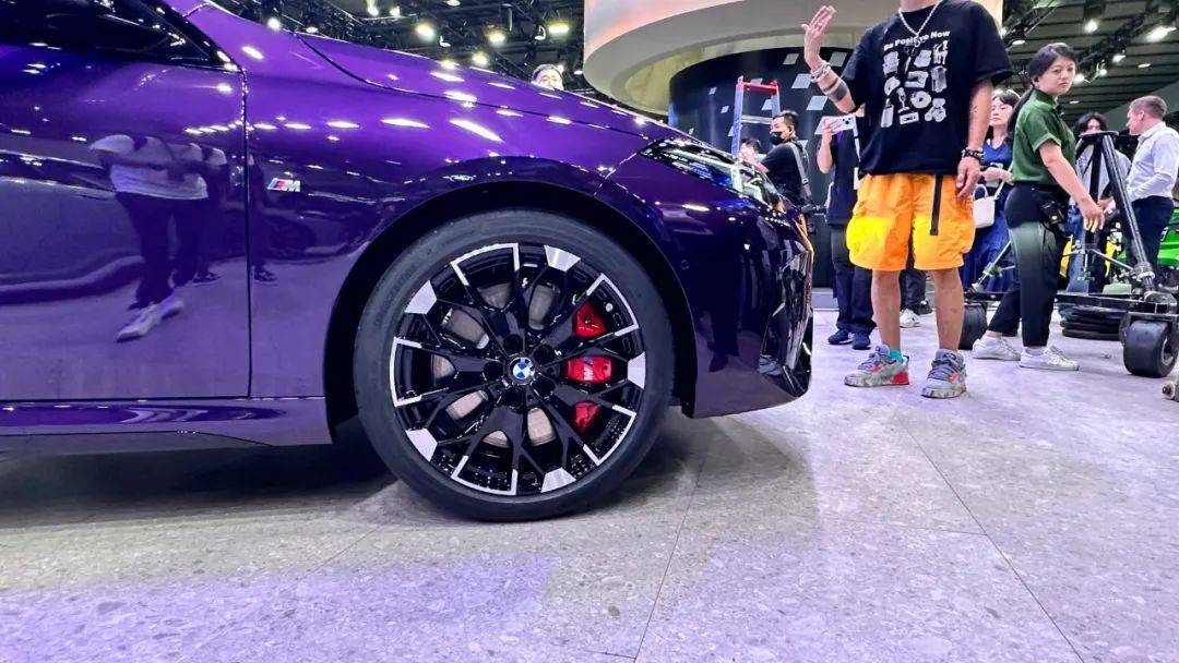 第一款國產(chǎn)的M性能轎車,搭載BMW最強(qiáng)2.0T四缸機(jī),還加長110mm!