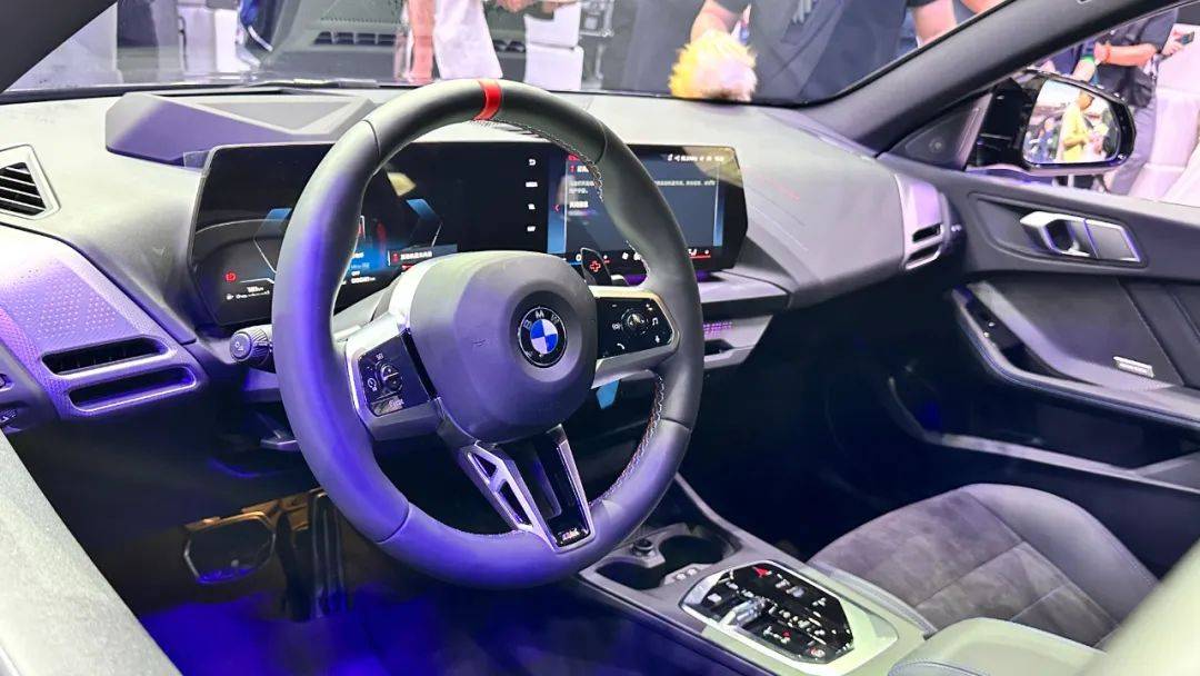 第一款國產(chǎn)的M性能轎車,搭載BMW最強(qiáng)2.0T四缸機(jī),還加長110mm!