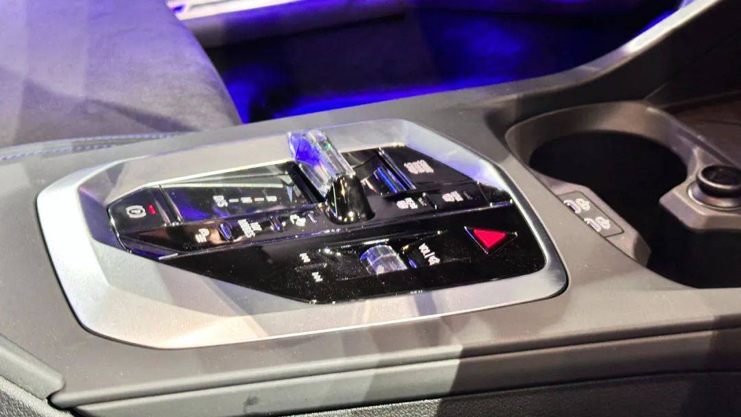 第一款國產(chǎn)的M性能轎車,搭載BMW最強(qiáng)2.0T四缸機(jī),還加長110mm!