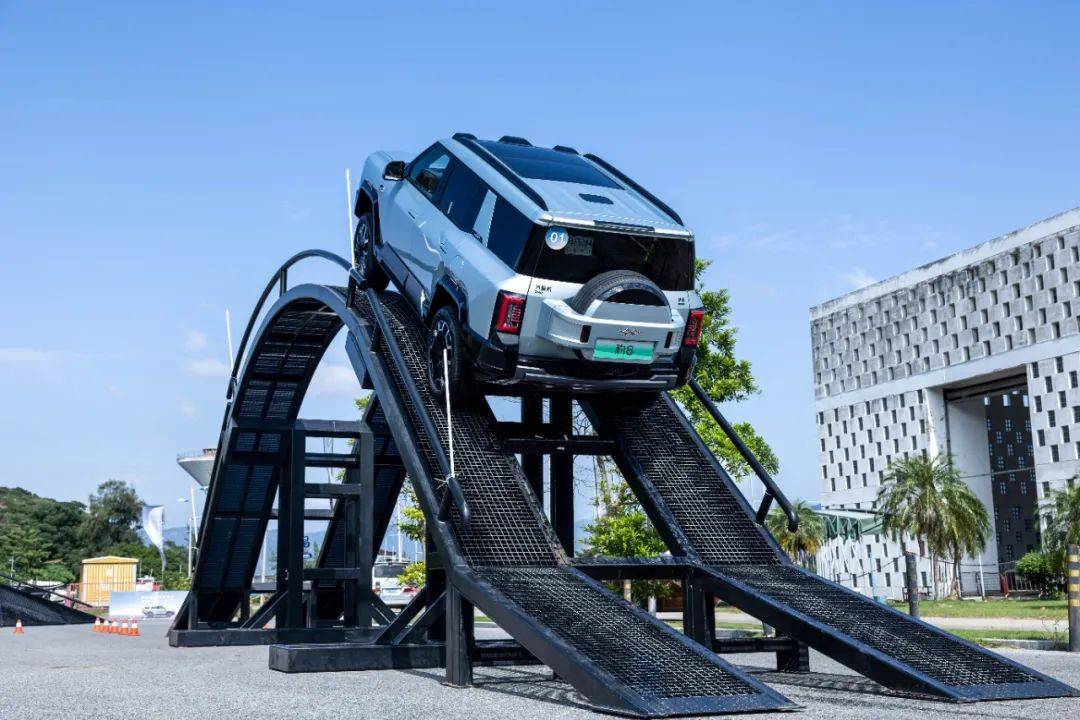 方程豹豹8:用“稀缺性”破解爆款密碼!