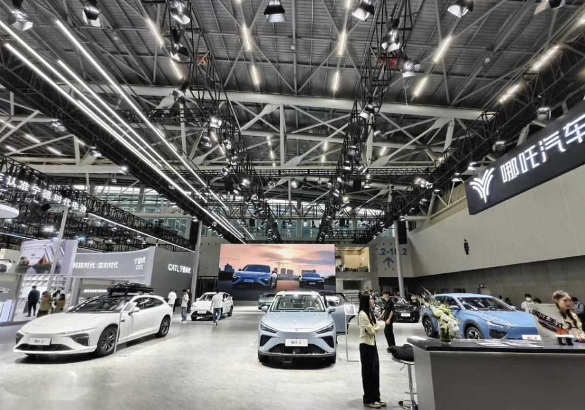 圖片包含 建筑, 室內(nèi), 汽車, 大

描述已自動生成