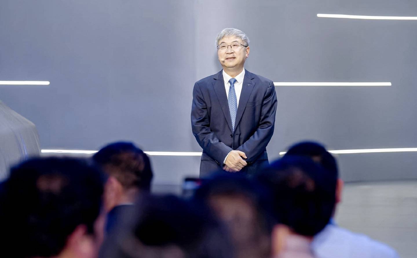 一群穿制服的男人

低可信度描述已自動生成