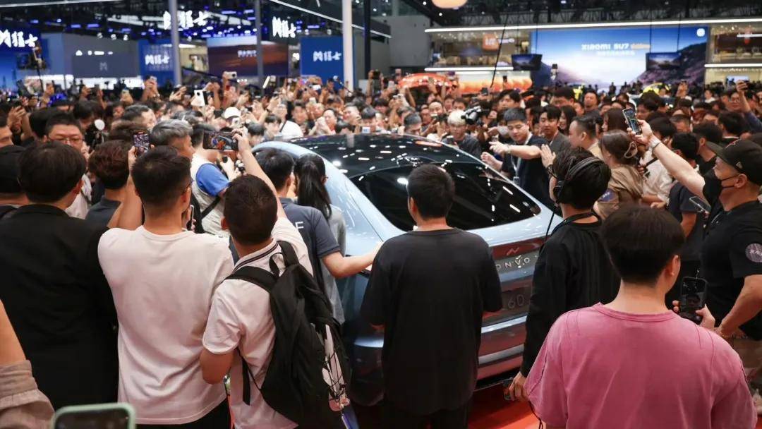 蔚來三季度毛利率增至10.7%!李斌:明年銷量翻倍,2026年盈利 圖片