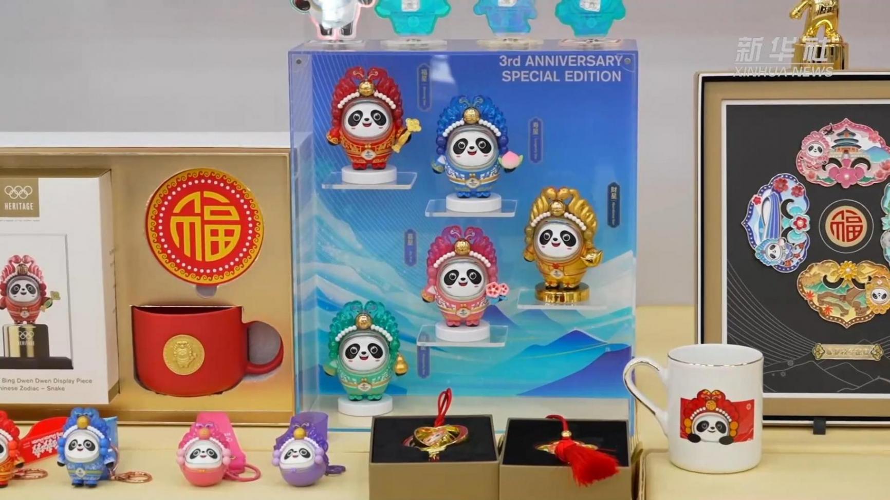 文化中國行丨“蛇墩墩”開售首日人氣旺