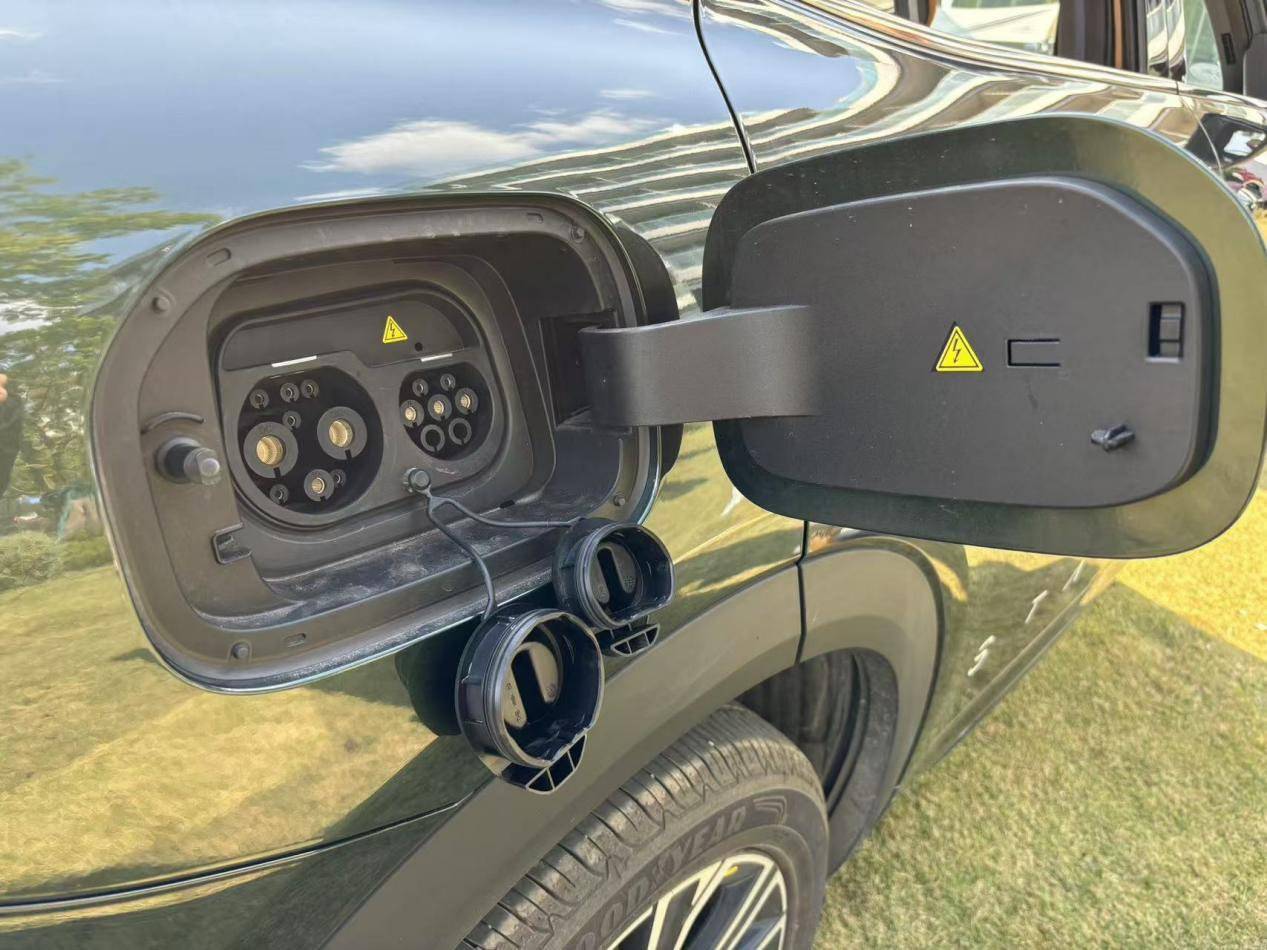 吉利銀河星艦7EM-i實車體驗,首搭雷神EM-i超級電混技術!