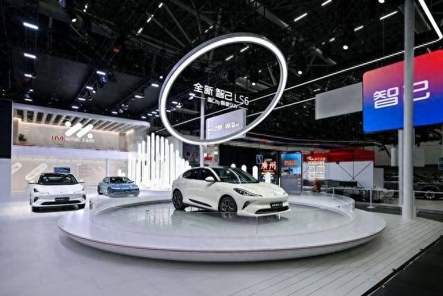 20萬元級純電智能汽車新體驗 全新智己LS6、智己L6大進化