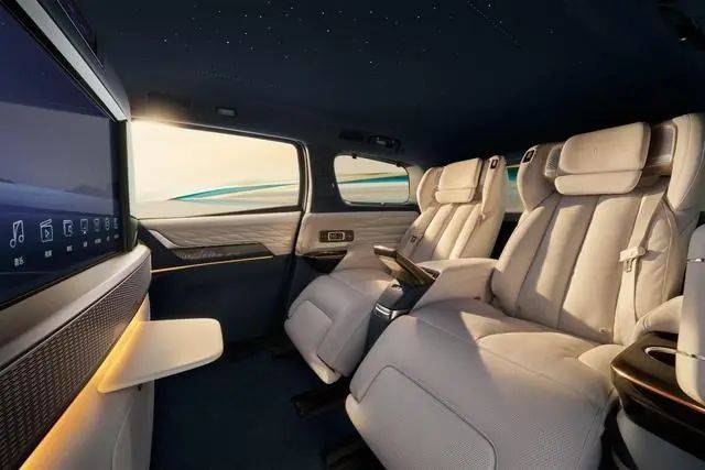 依然是豪華MPV標(biāo)桿,靜態(tài)體驗(yàn)別克2025款世紀(jì)CENTURY