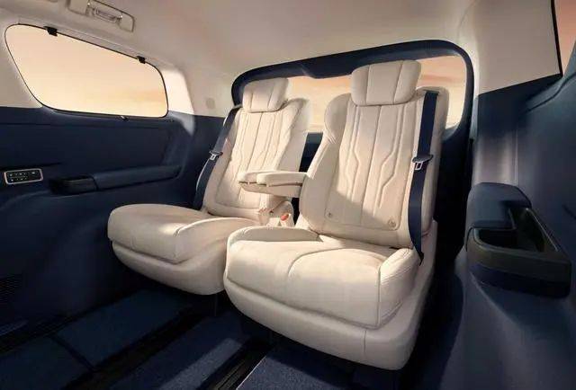 依然是豪華MPV標(biāo)桿,靜態(tài)體驗(yàn)別克2025款世紀(jì)CENTURY