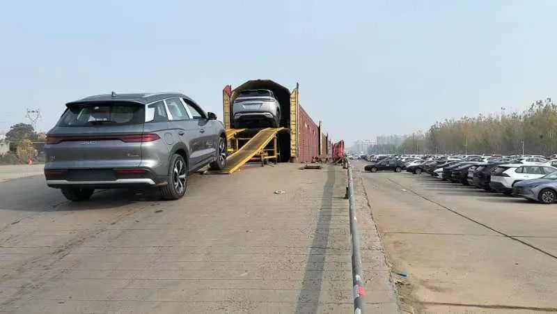 火車“套”汽車,新能源汽車城“火”力全開!