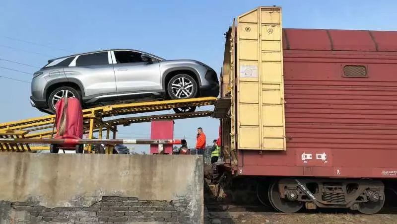 火車“套”汽車,新能源汽車城“火”力全開!