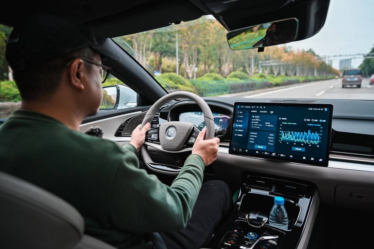 超詳細對比:十六七萬預算,馬自達EZ-6還是比亞迪漢?