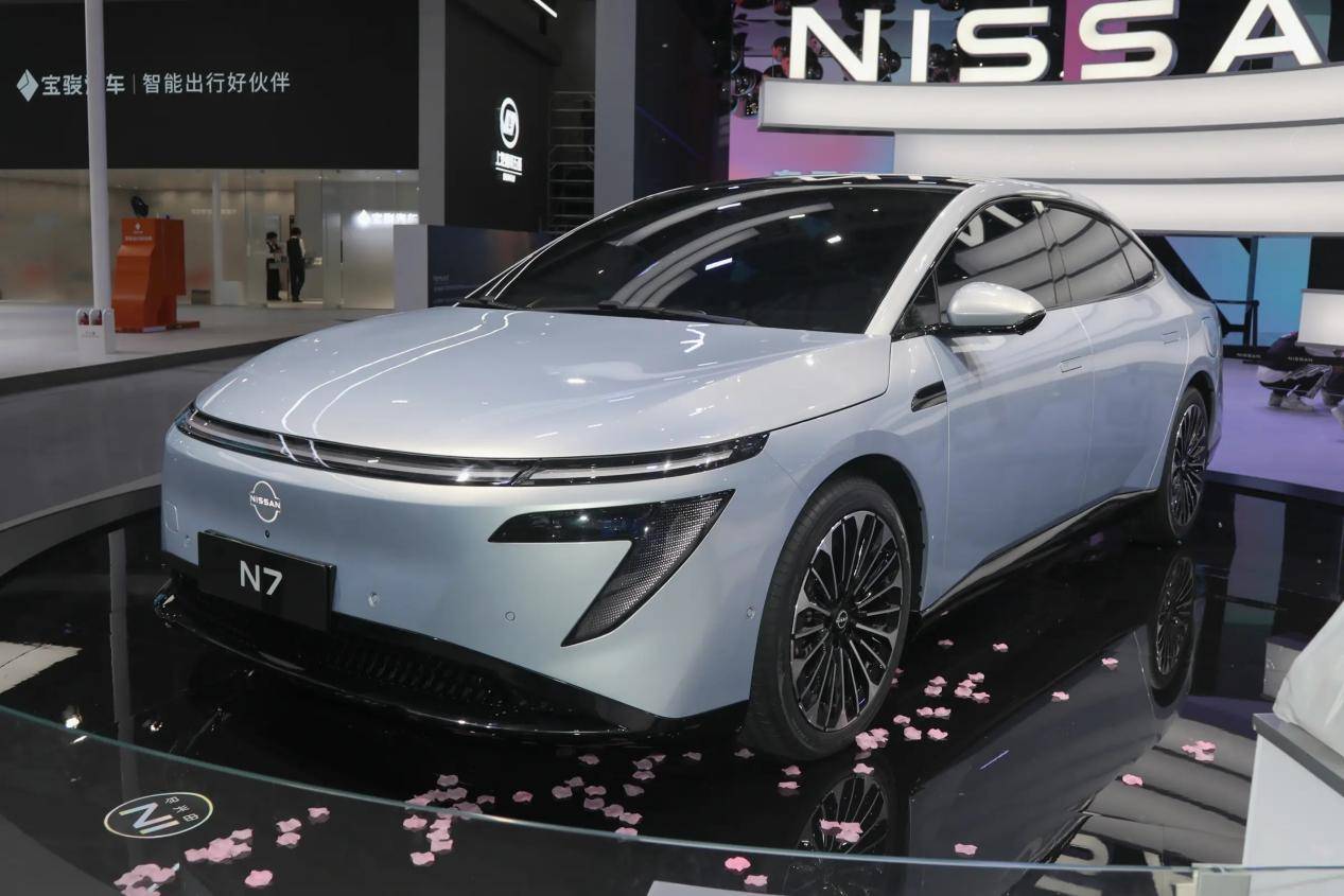 長超4.9米,搭零壓云毯座椅,配高階智駕,日產也要開始發力了? 5c44c4838a285465bcc5e5ff18e2cec9~2508x0