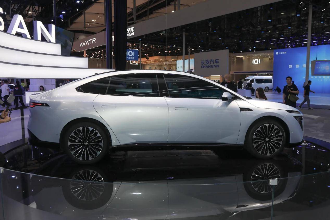 eef15d046b00f2b40572a7c3bf198b19~2508x0