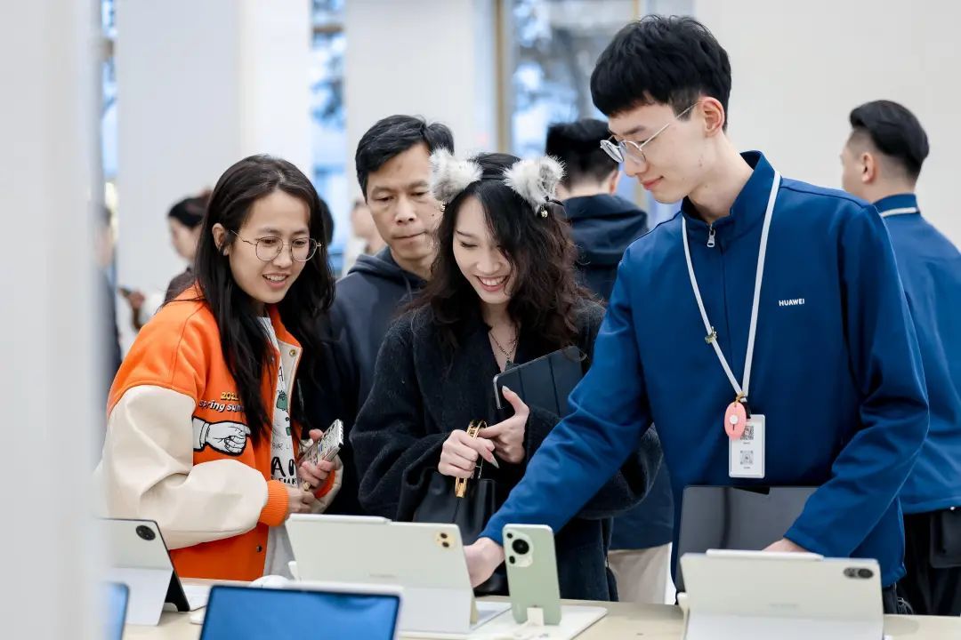 南京路上的科技新寵,探秘華為Mate70系列