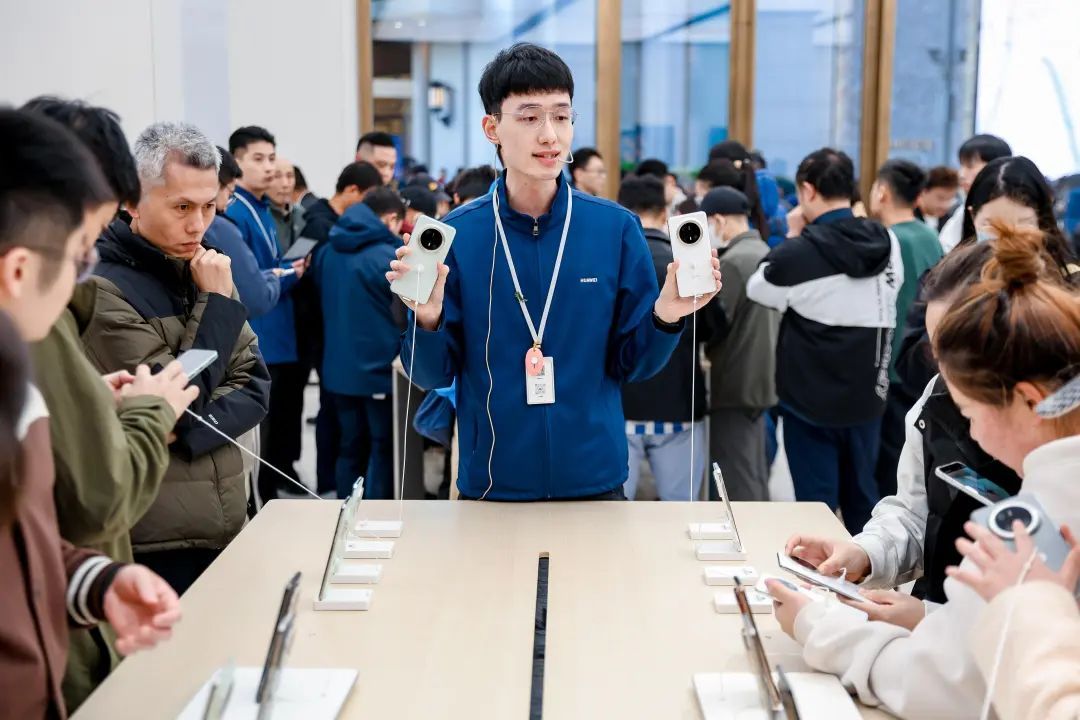 南京路上的科技新寵,探秘華為Mate70系列