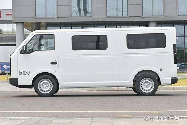 鑫源E3L客運版上市:價格親民,配置豪華-有駕 鑫源E3L客運版上市:價格親民,配置豪華-有駕