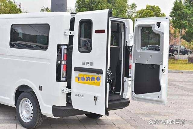 鑫源E3L客運版上市:價格親民,配置豪華-有駕 鑫源E3L客運版上市:價格親民,配置豪華-有駕