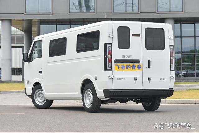 鑫源E3L客運版上市:價格親民,配置豪華-有駕 鑫源E3L客運版上市:價格親民,配置豪華-有駕