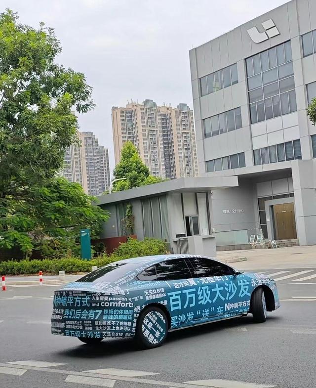 日產(chǎn)押寶新能源,新車(chē)很漂亮,無(wú)框門(mén)+冰箱大彩電,買(mǎi)沙發(fā)送車(chē)?-有駕 日產(chǎn)押寶新能源,新車(chē)很漂亮,無(wú)框門(mén)+冰箱大彩電,買(mǎi)沙發(fā)送車(chē)?-有駕