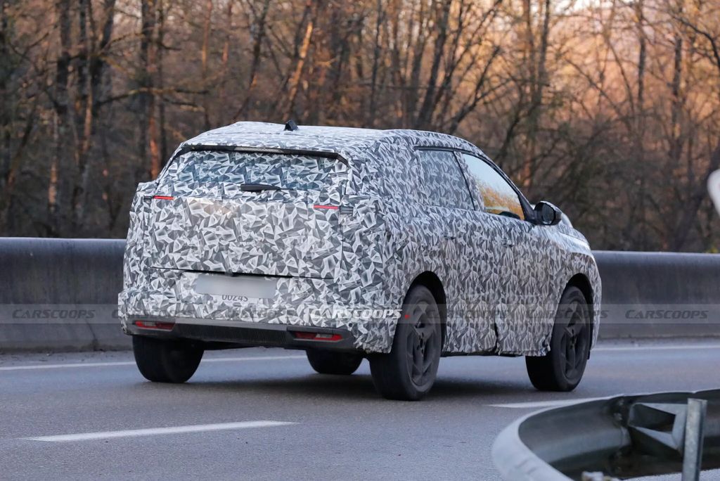 2025款雪鐵龍C5 Aircross緊湊SUV原型路測圖首曝