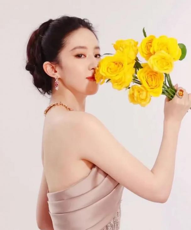 劉亦菲也想去看冰封黃玫瑰