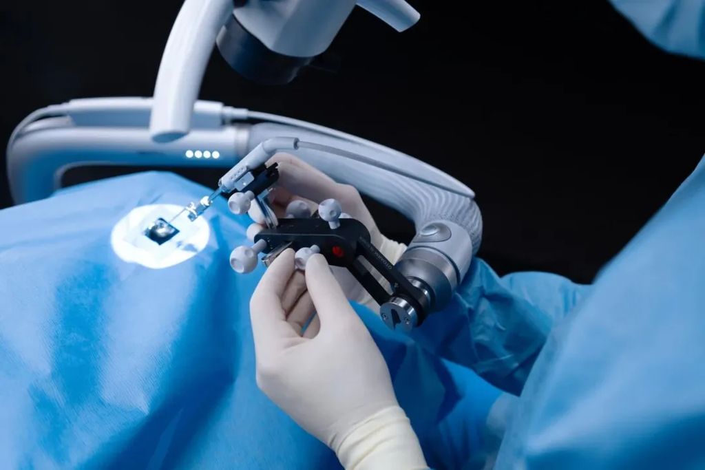 全球首個(gè):我國AI機(jī)器植入系統(tǒng)落地,精準(zhǔn)操刀人工耳蝸手術(shù)