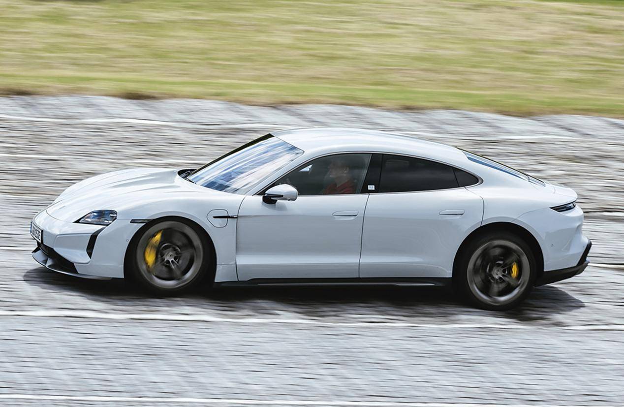 變革沖刺:保時捷Taycan Turbo S