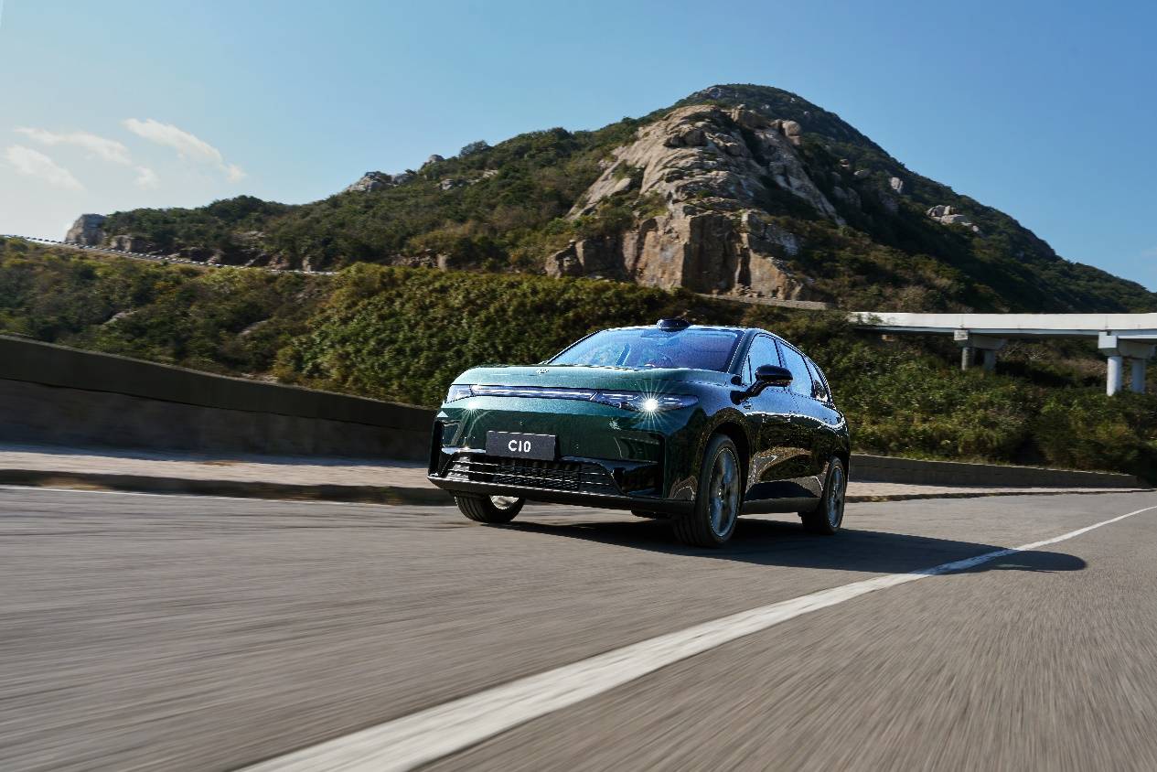 零跑C10破解電車“寒冬困境”?高效續航,購車還享1.5萬紅包?