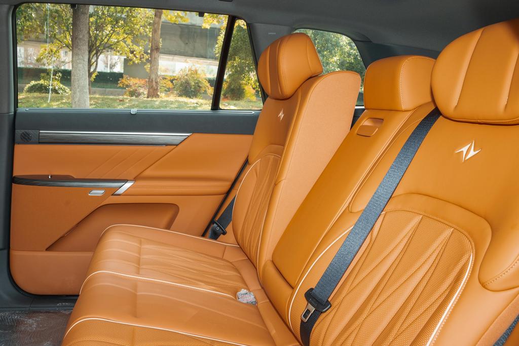 東風奕派 008 五座版:家庭出行的理想之選